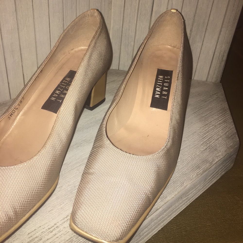 Stuart Weitzman Gold Low Heel Shoes Size 7.5b - image 3